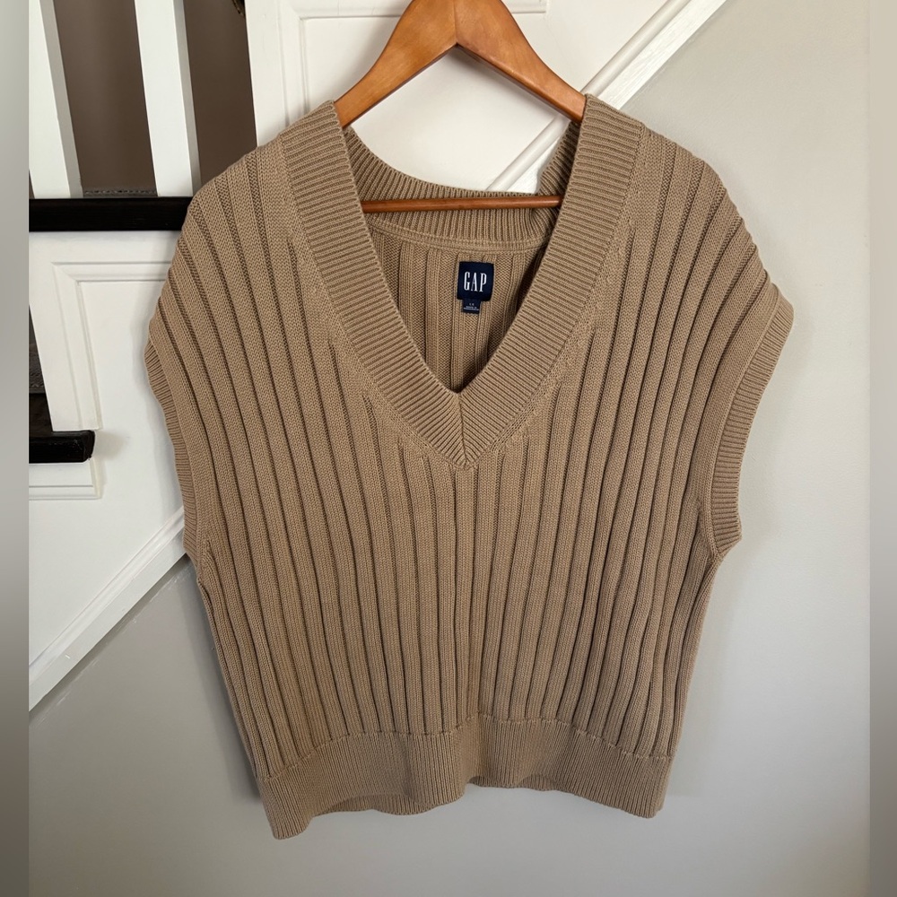 GAP Women's Camel/Beige V-Neck Sweater Vest, 100% cotton. BNWOT.